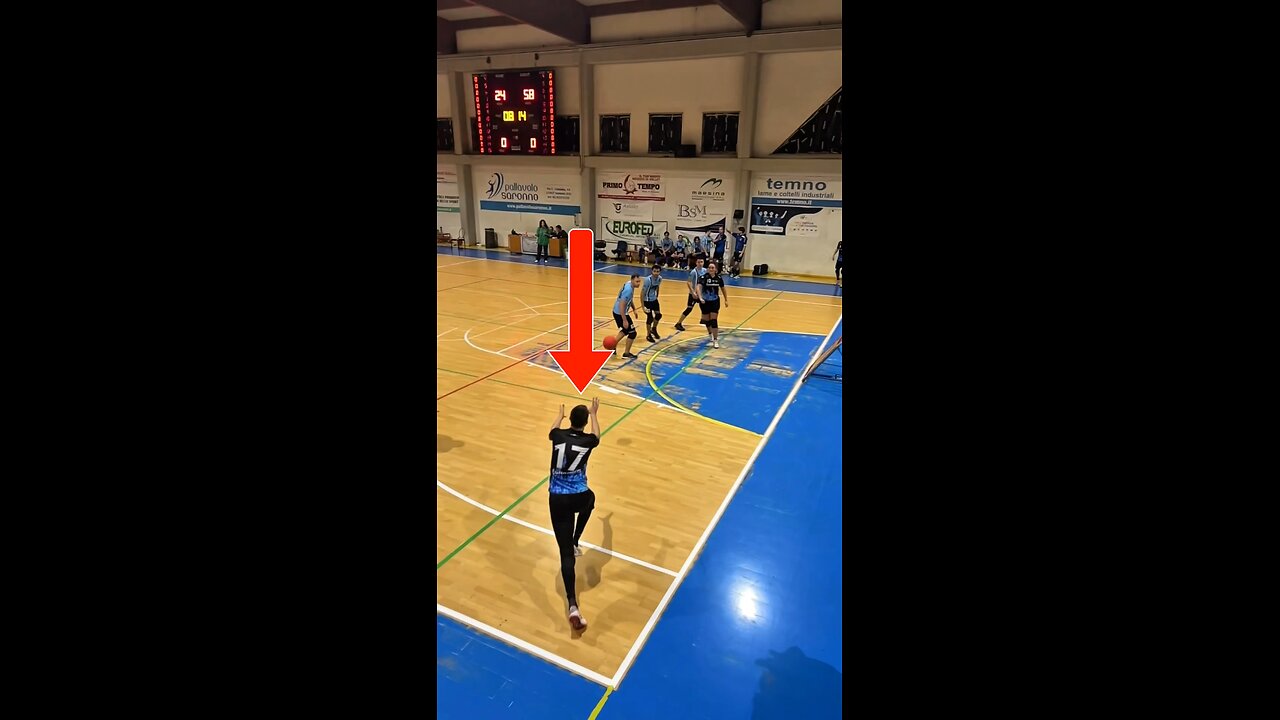 😳 NEVER seen him on the right ?!