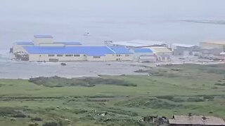 Footage of powerful earthquake and tsunami in Russian Kamchatka peninsula