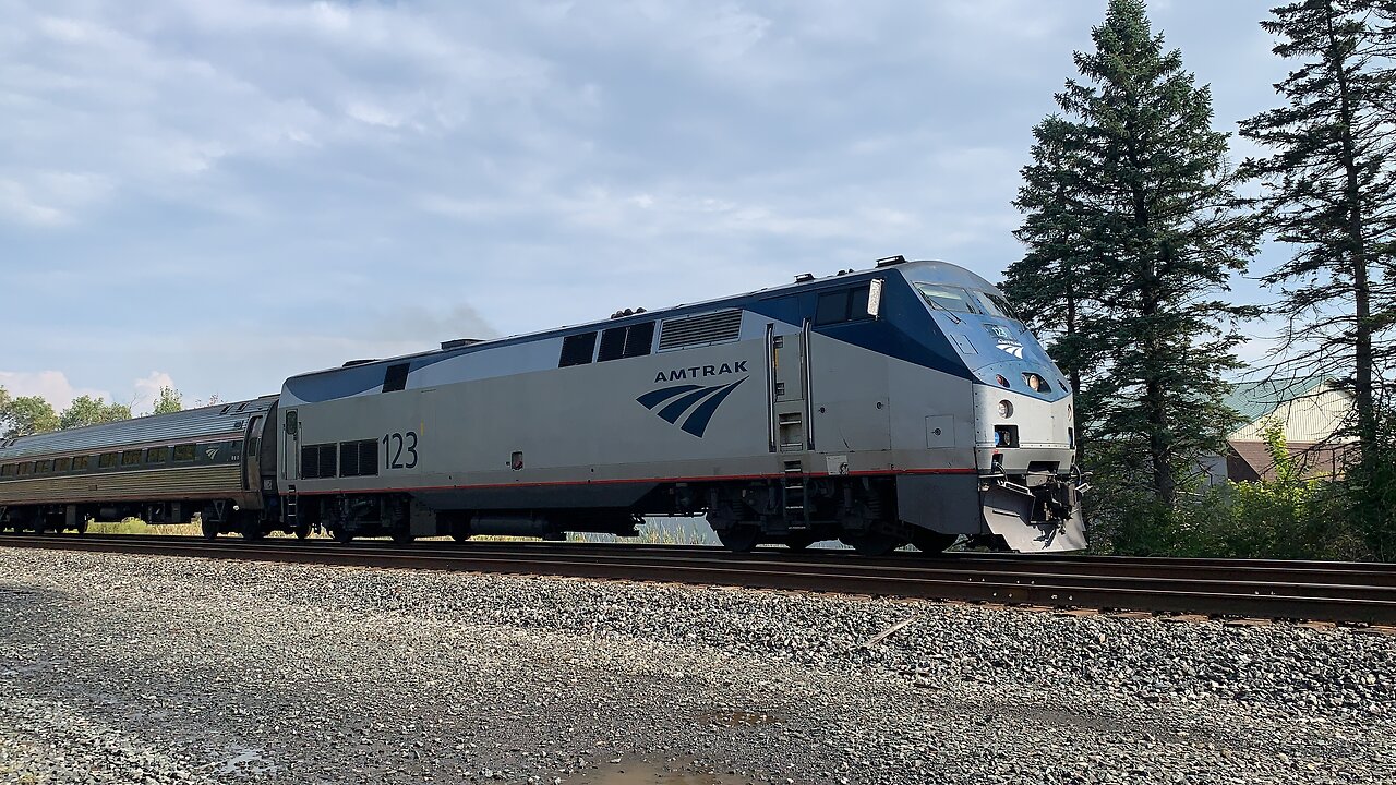 Amtrak 123 gives a delayed horn salute