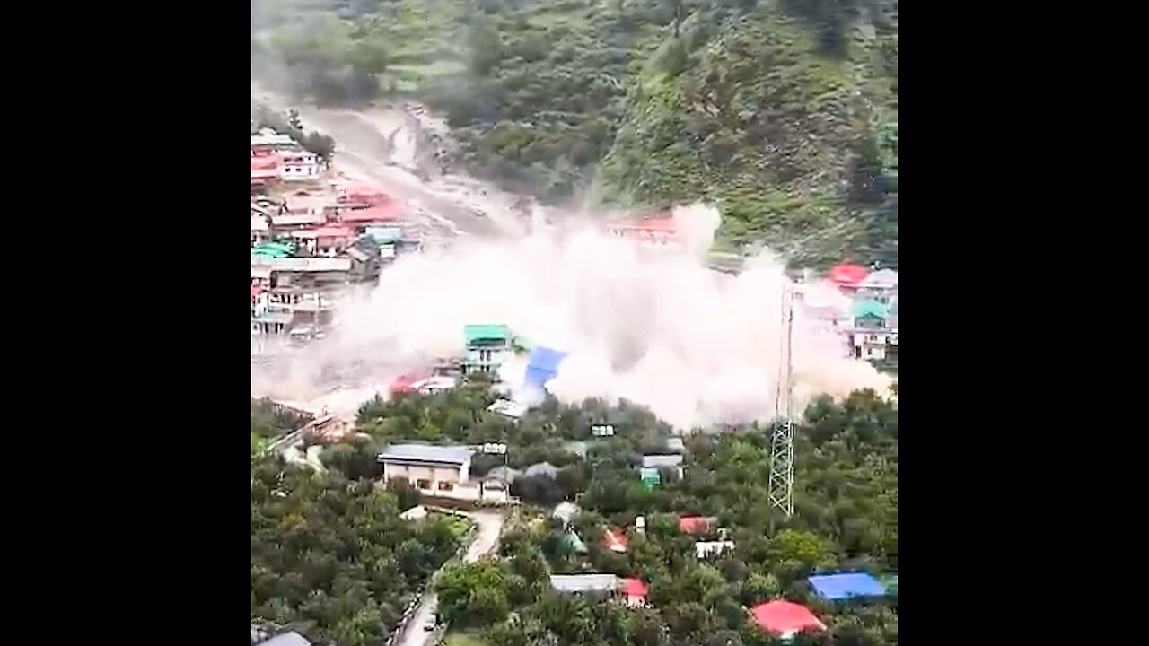 Deslave arrasa un pueblo entero en la India