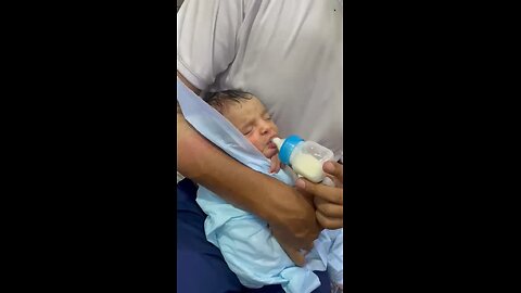 baby fesding time and relaxation