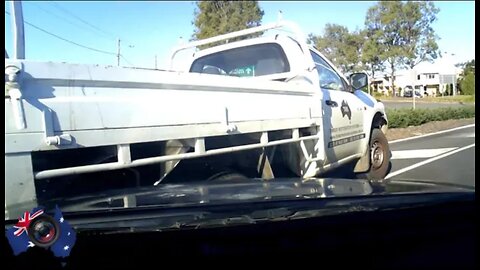Aussiecams - This is NOT how to use a roundabout! Bribie Island QLD