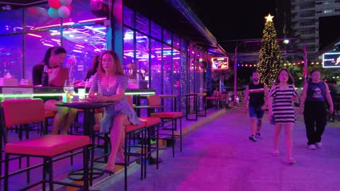 Pattaya Nightlife Tour – This Place is WILD After Dark! 🇹🇭