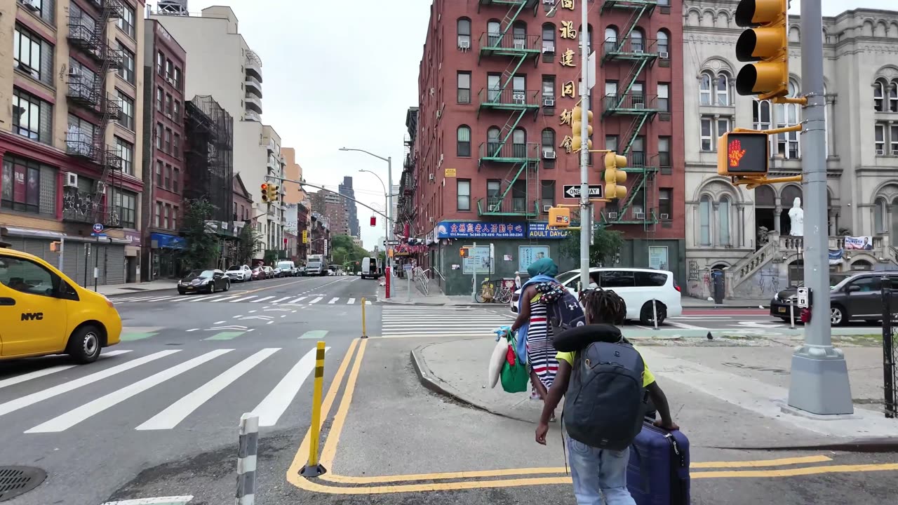 New York City LIVE Walking (chat on YouTube)