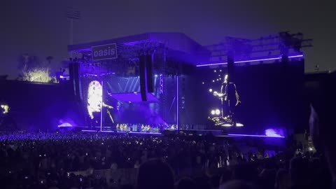 Half the World Away - Oasis Live 25