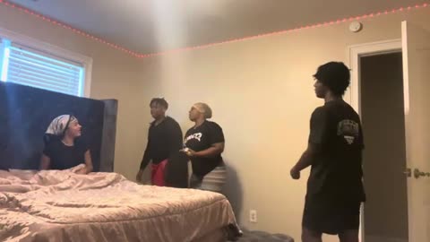 SENDING MY BROTHER THE WRONG TEXT PRANKK (MUST WATCH)