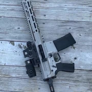 听见声音了吗 #国外合法拍摄国内请勿模仿 #武器科普 #实弹射击 #男人减速带 #靶场射击