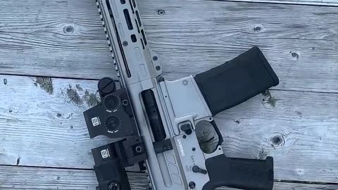 听见声音了吗 #国外合法拍摄国内请勿模仿 #武器科普 #实弹射击 #男人减速带 #靶场射击