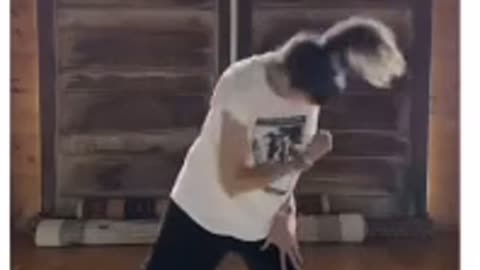 BREAKING BREAKING: Single woman dismantles the patriarchy... with her breakdancing!