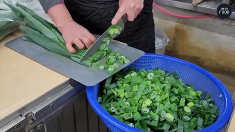 This Noodle Stall Becomes a War Zone Every Winter! No Seats, No Breaks — Korean Street Food