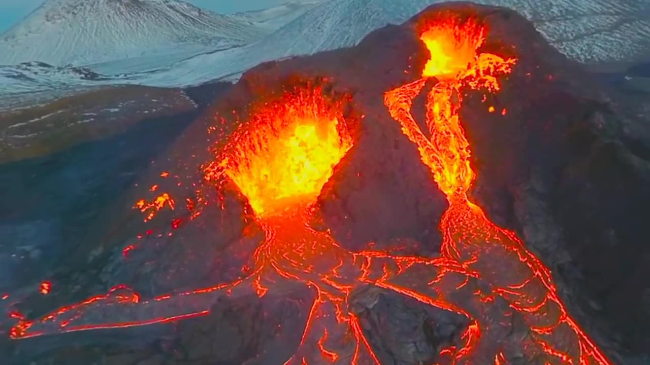360' Fly Over a Volcano