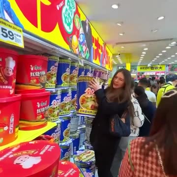 The Giant size shacks store in China 😌