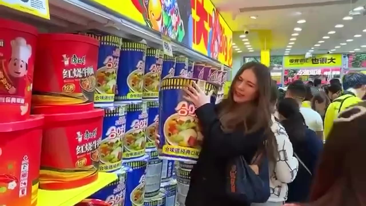 The Giant size shacks store in China 😌