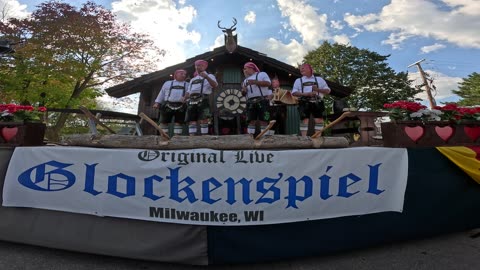 Oktoberfest 2025 in Cedarburg, Wi (Glockenspiel)