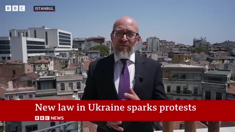 Protests in Ukraine against new anti-corruption law | BBC News