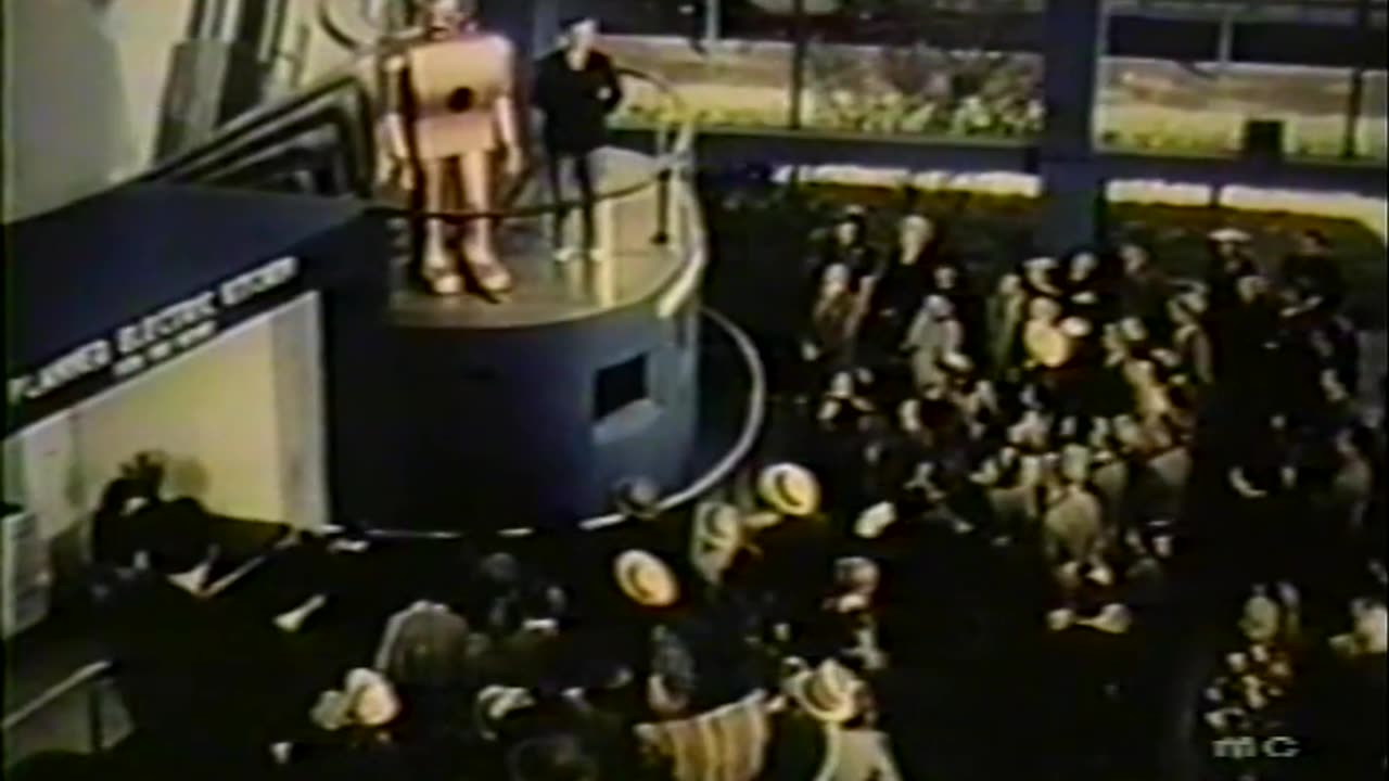 CLIP OF ELEKTRO AT THE 1939 NYC WORLD'S FAIR