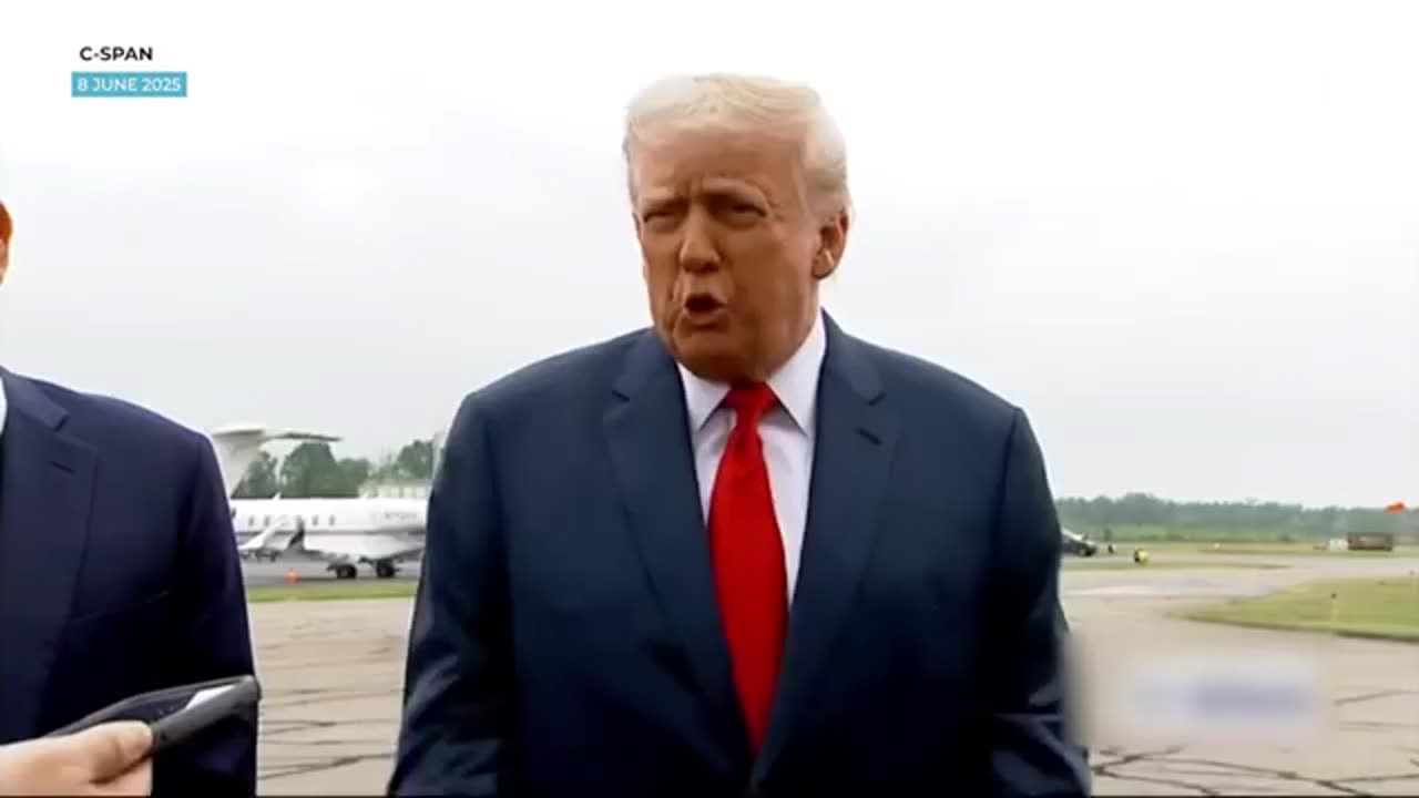 Trump Vows to 'HIT' Any Protester Who Spits on Police. He ...