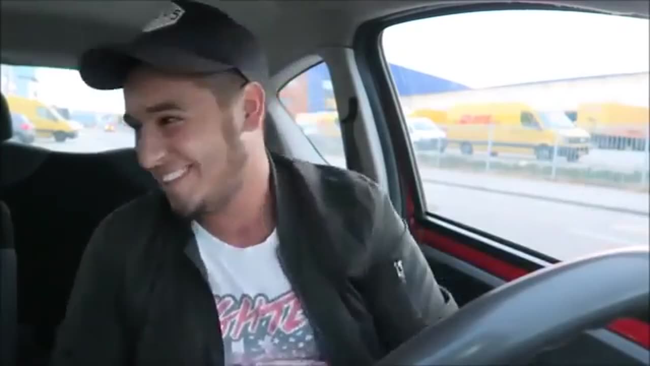 Youstube flipt op ofux🤣🤣