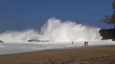 The Top 5 Terrifying Beach Waves