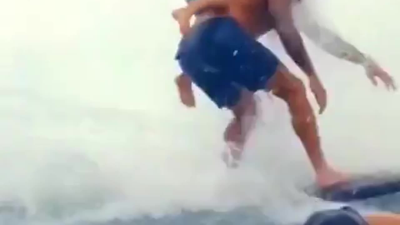 Skillful Surfer Dad creates unforgettable memory for his child
