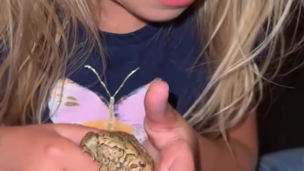 Малыш узнает, что сказки не бывают настоящими