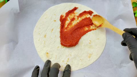 A simple pizza recipe at home, delicious and quick for the whole family