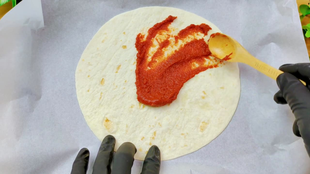 A simple pizza recipe at home, delicious and quick for the whole family