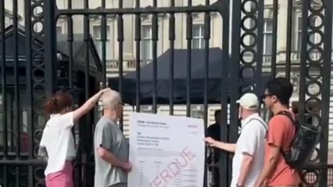 Republic activists have delivered a £4 billion invoice to Buckingham Palace