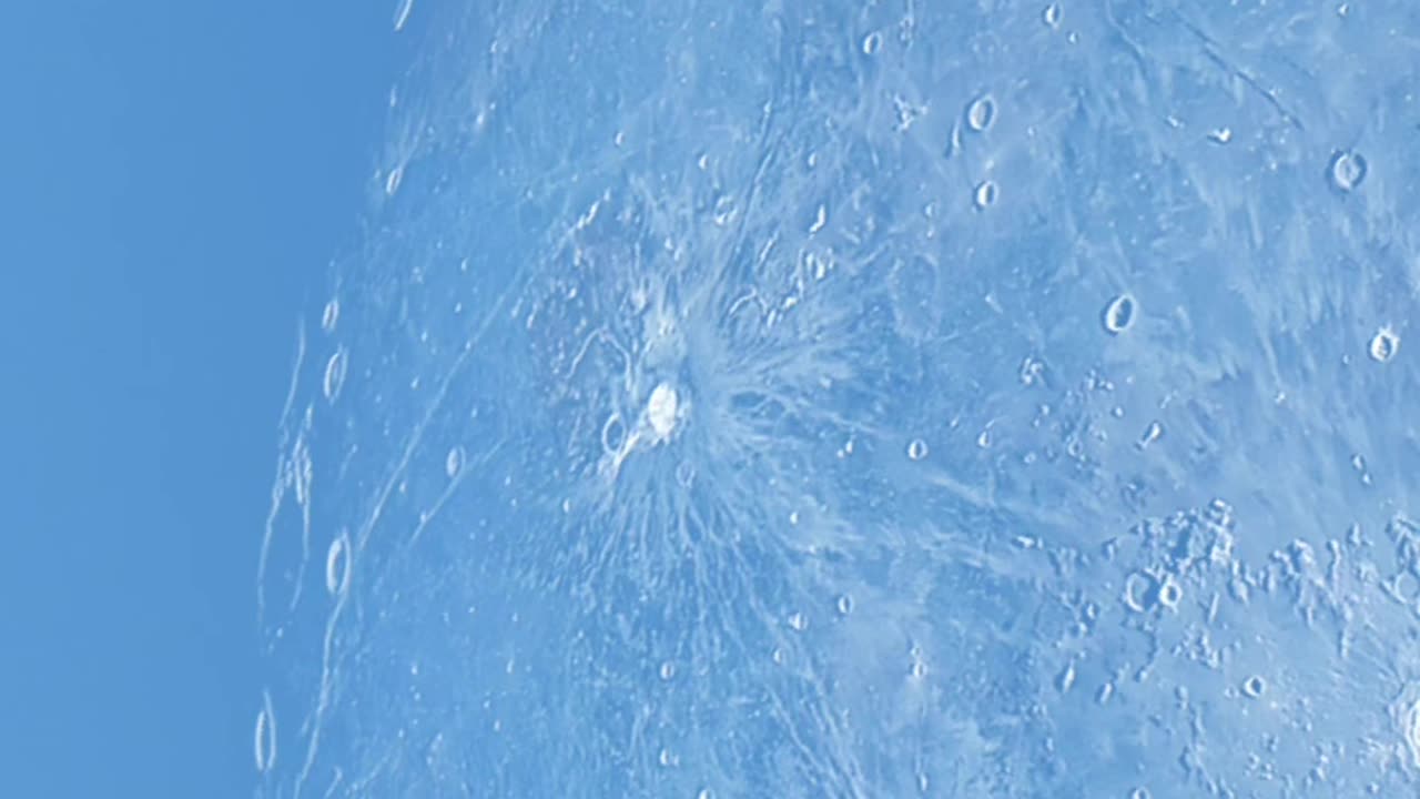Space Rock Moving Toward the Moon