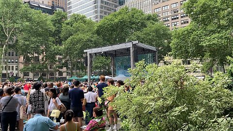 Broadway in Bryant Park (Manhattan)
