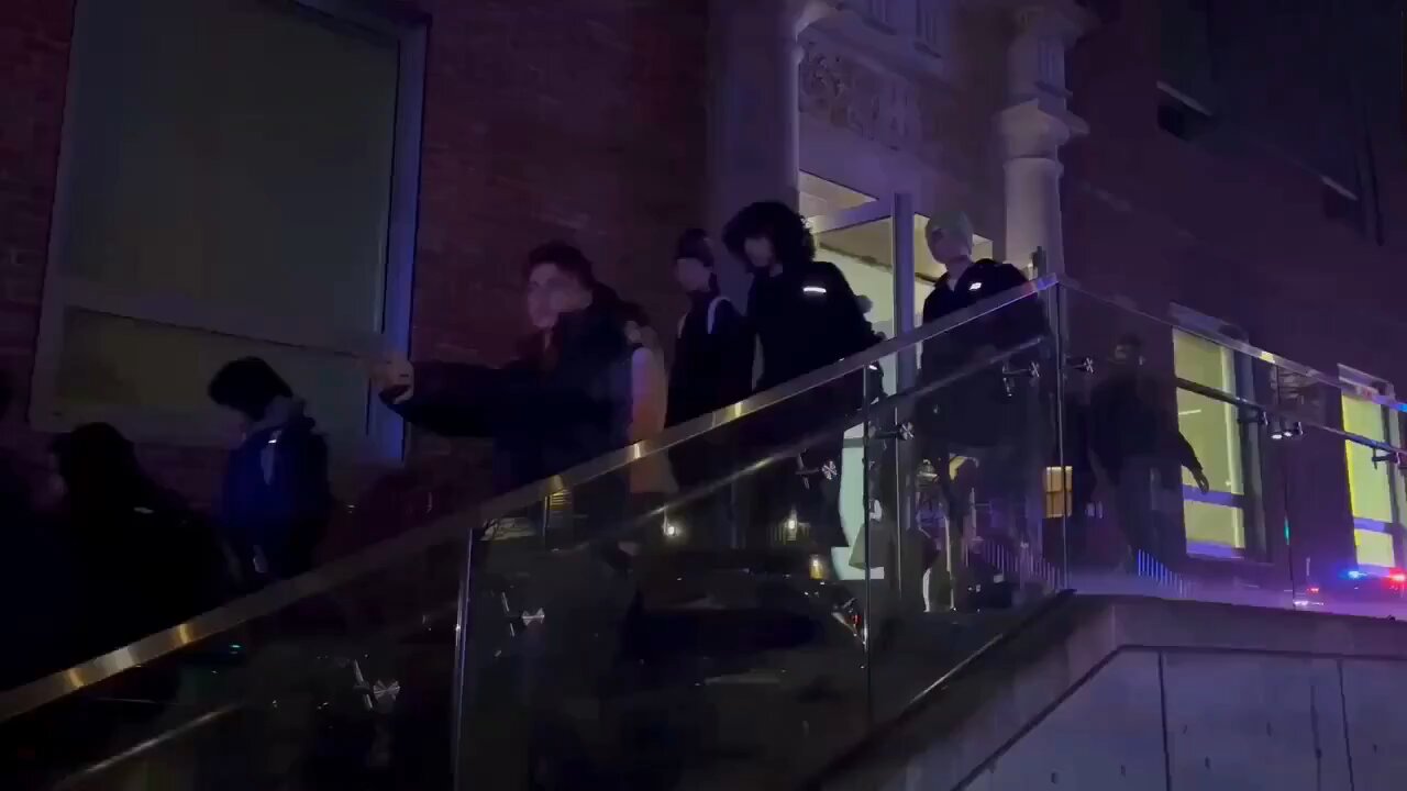 🚨 Brown University students preparing for overnight lockdown amid