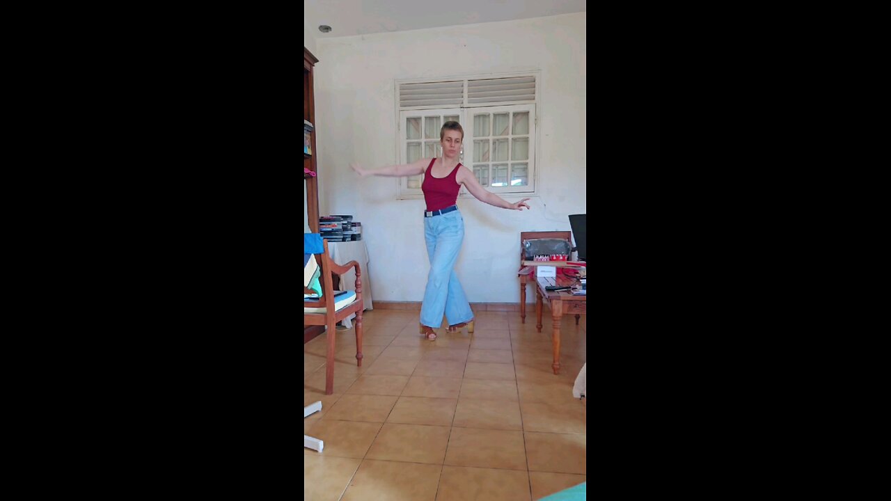 Dance improvisation by Diane Valanga