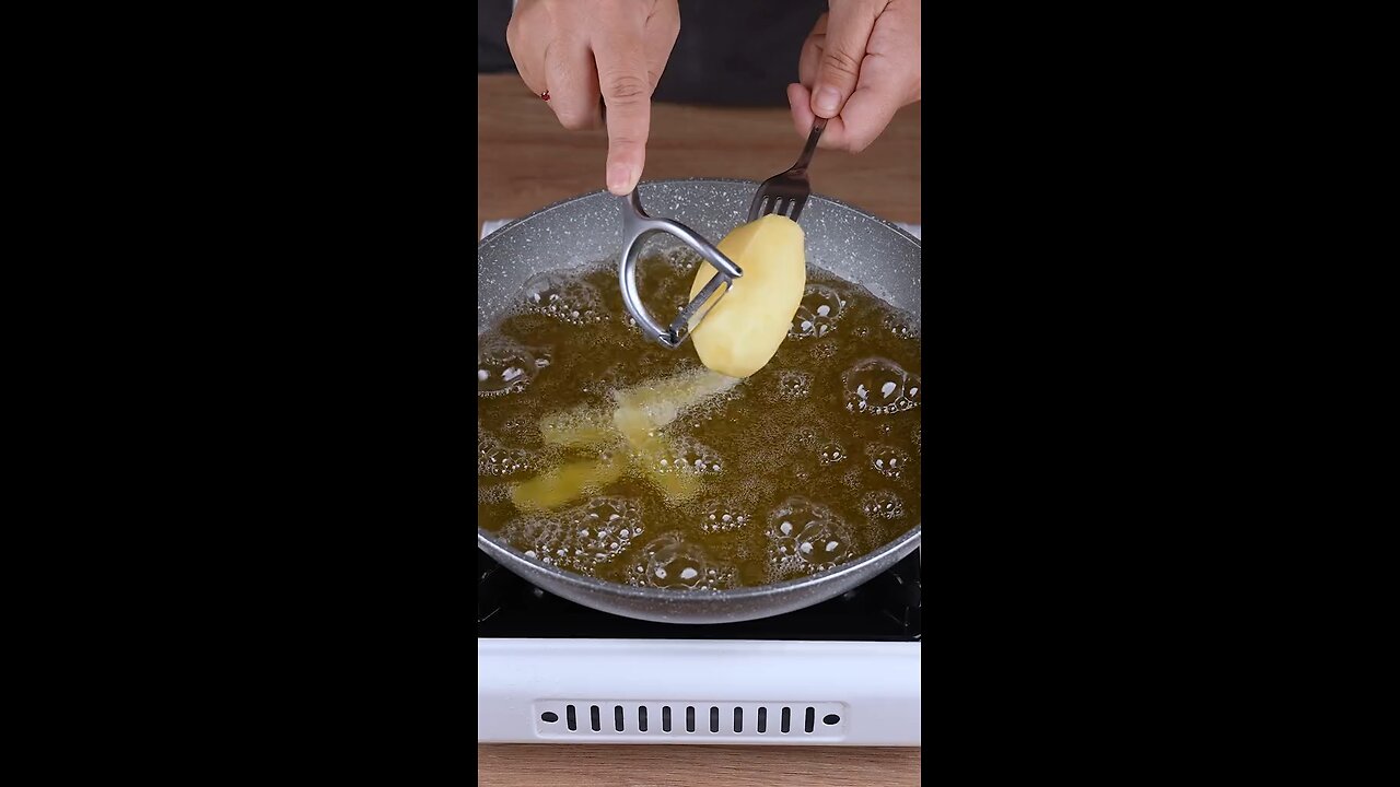 Everyone is making fries like this, after seeing this genius idea #cooking #Recipe