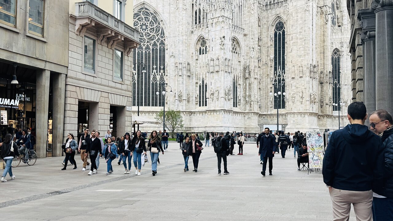 Walking Through Milan Italy walking 🚶🇮🇹