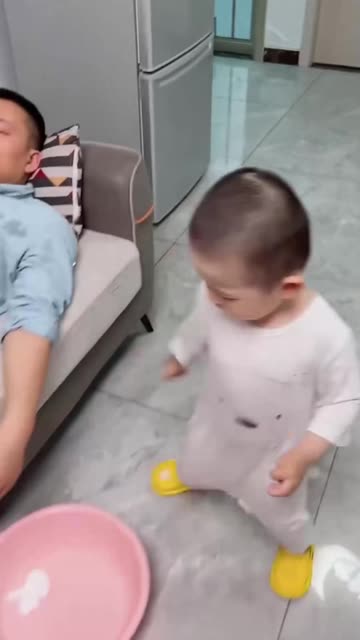 This little boy taking care of his dad is everything.mp4