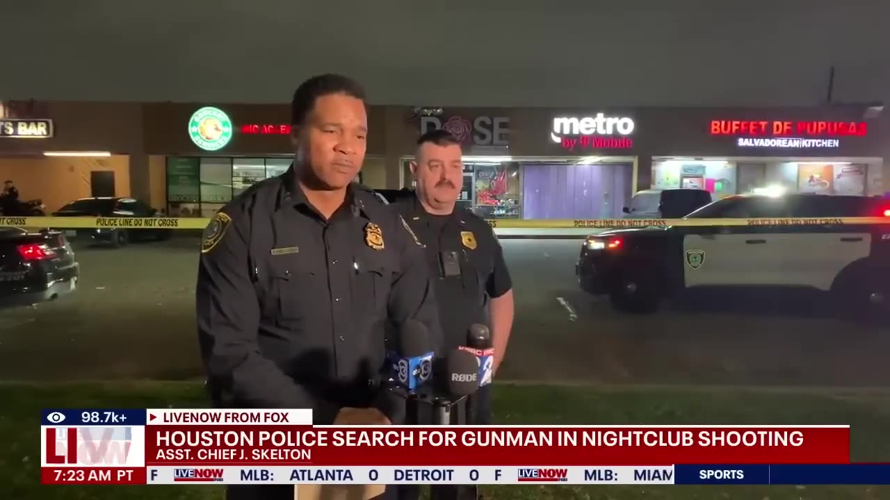 Houston Police: six people shot, gunman on the run