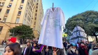 Buenos Aires health workers rally against budget shortfalls