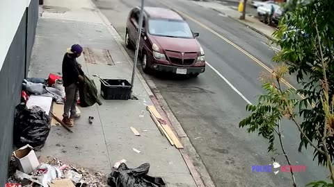 Suspect points pipe shaped like shotgun at officers and gets shot by LA Police
