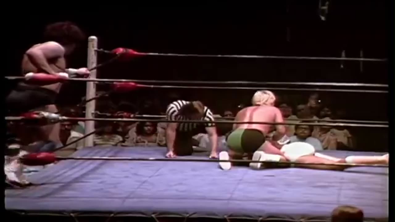 (1982.09.03) Gino Hernandez & Tully Blanchard vs Ricky Morton & Ken Lucas - NWA