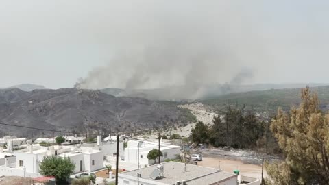 LIVE: Smoke from wildfires billows over Greece's Rhodes