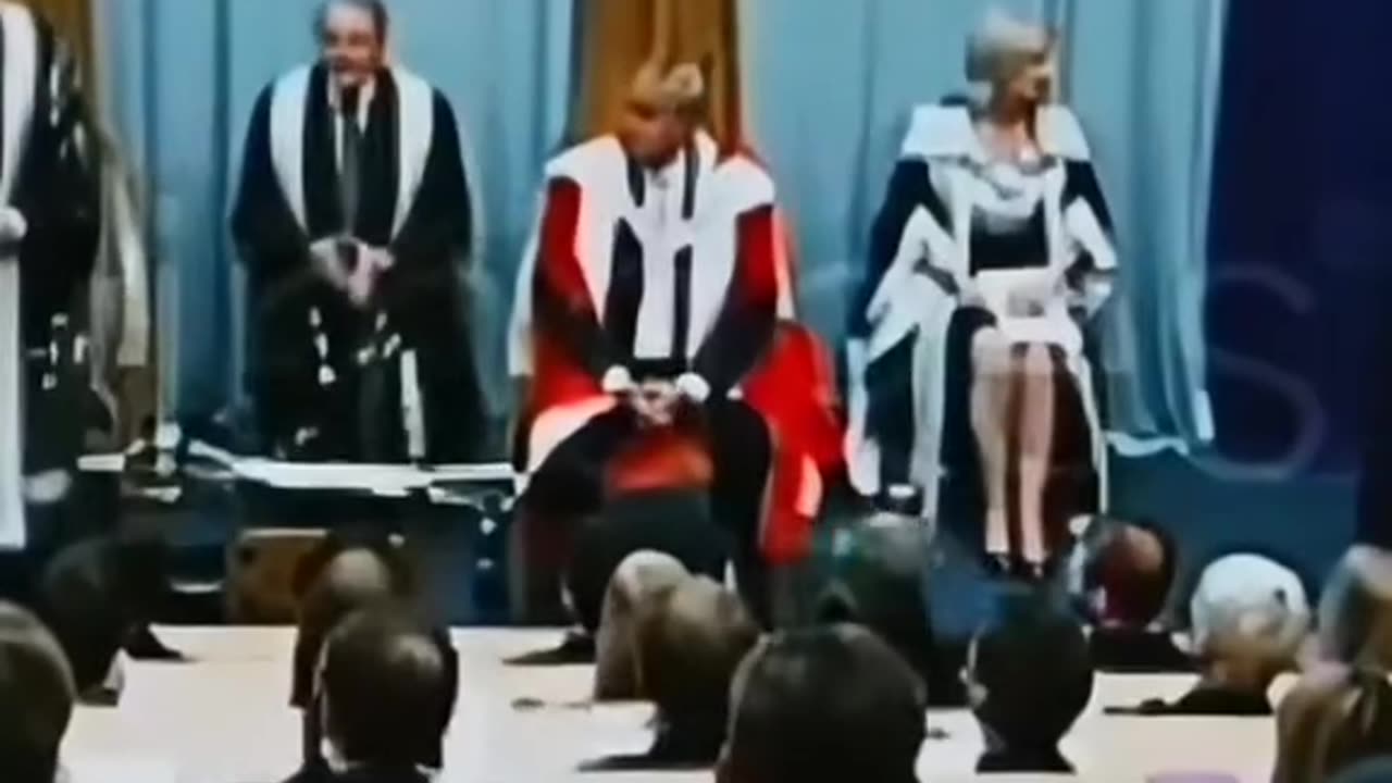 Trump, Leading The Pyramid of the Freemasons. He is the Same Wolf in a Different Sheep's Clothing *2min