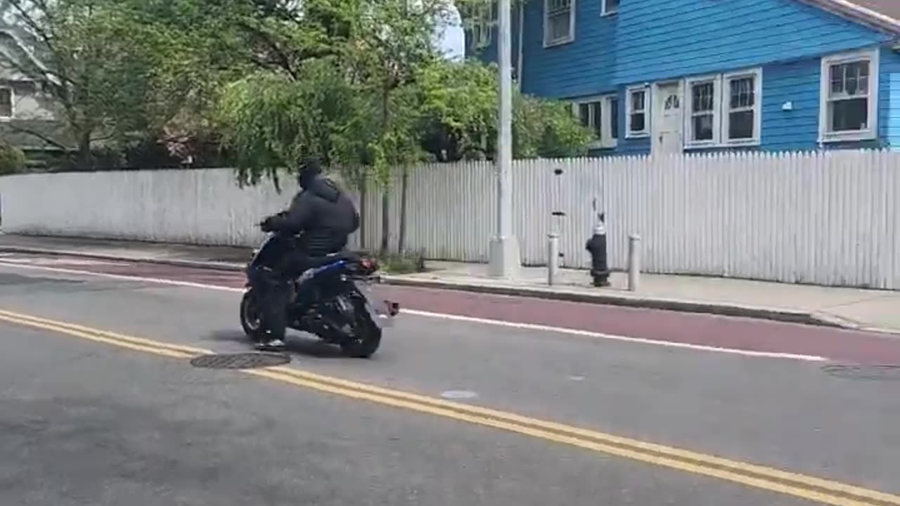 BREAKING THE LAW IN BROOKLYN #ourtruckinglife #truckerslife #truckdriver #reallifetrucker #Brooklyn