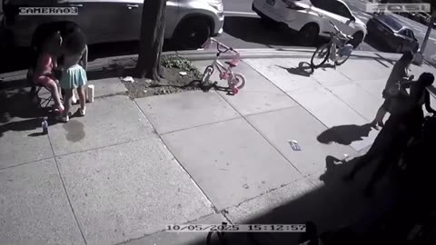 🇺🇸🚨 Man attacks 9-year-old girl in Queens, bites off cop’s finger!