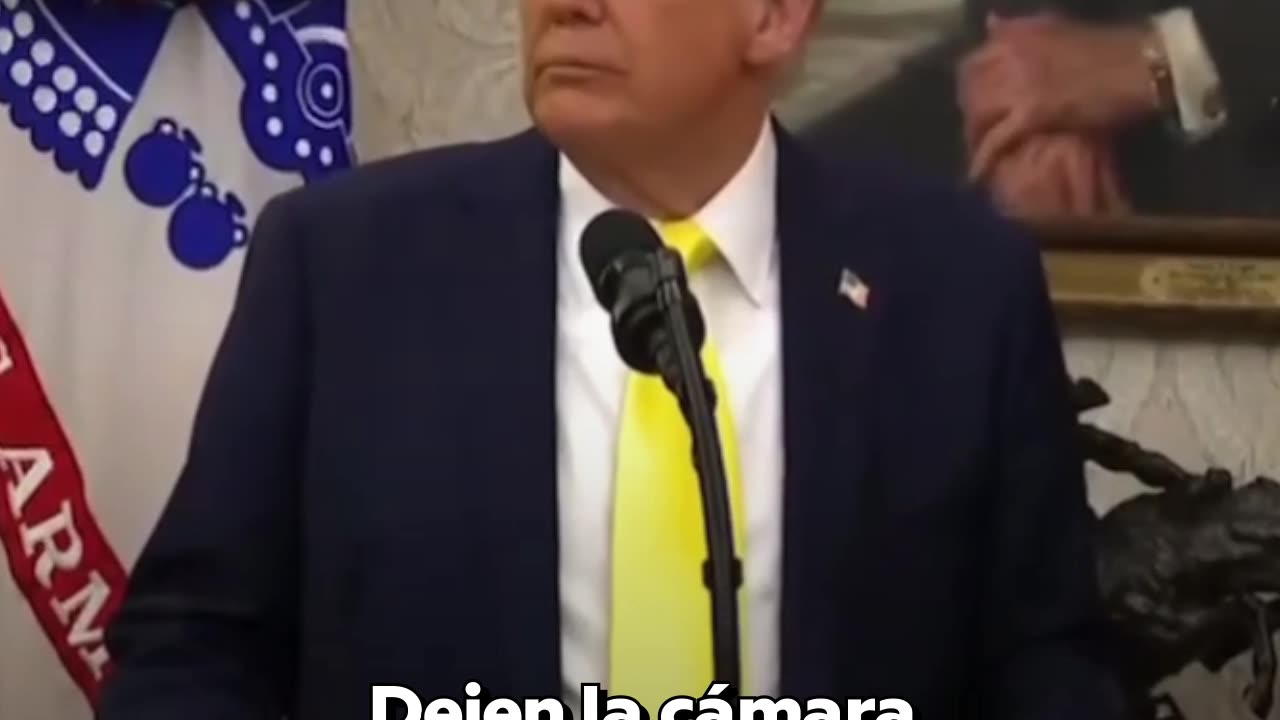 Rueda de prensa de Trump termina abruptamente y piden abandonar el Despacho Oval