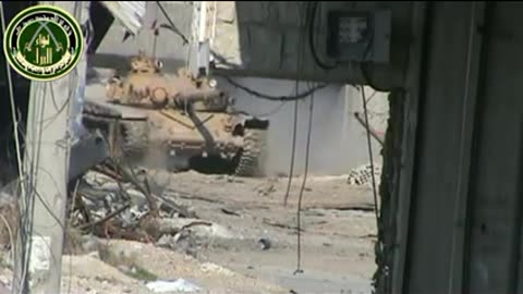 Syrian War Damascus T-72 hit by recoilless rifle (Al-Baraa Brigade) 2012.12.05