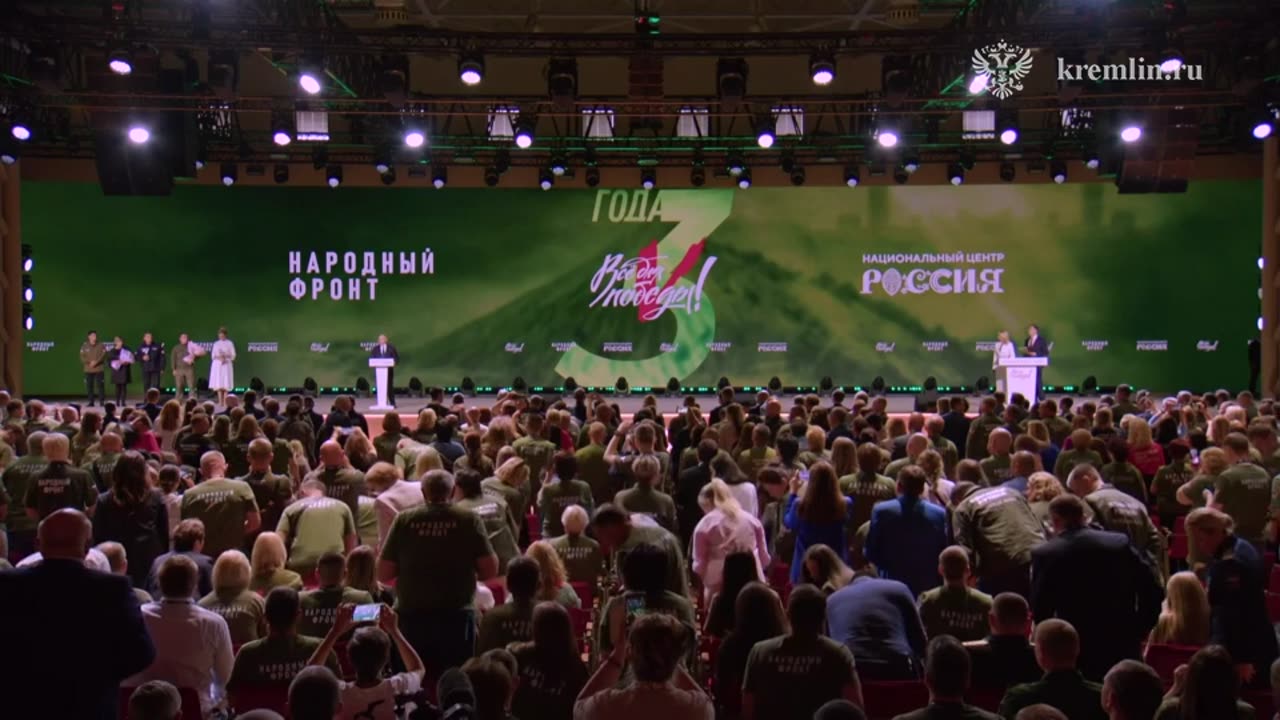 Владимир Путин наградил лауреатов премии «Всё для Победы!»