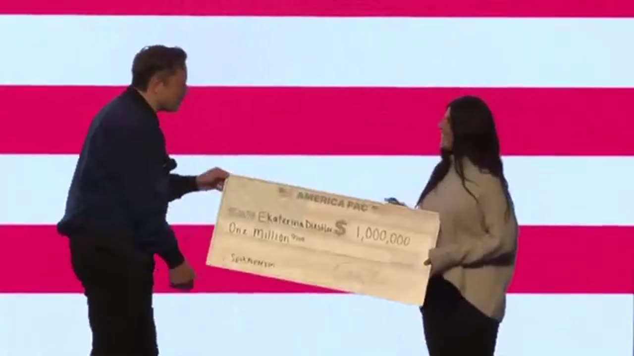 Elon Musk hands out $1 million checks at Wisconsin rally