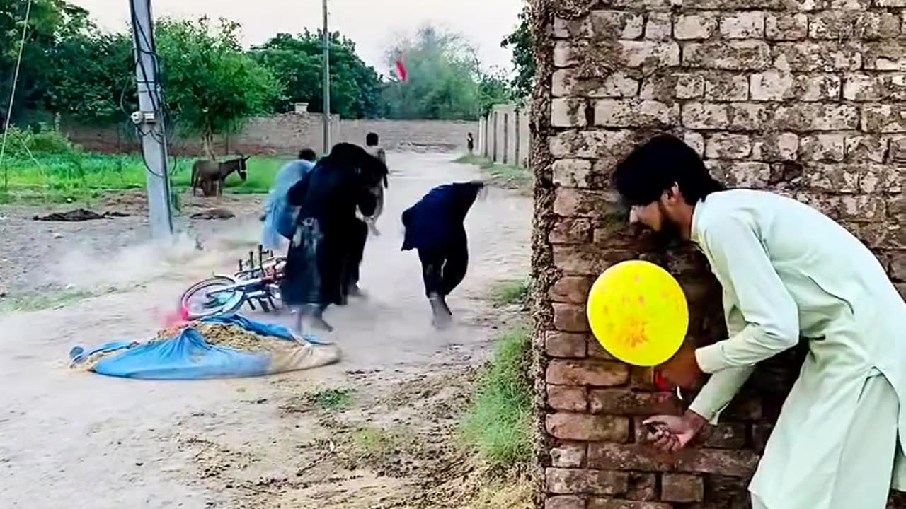 Baloon prank #viralshorts #trendingshorts #funnyshorts #rumbleshorts