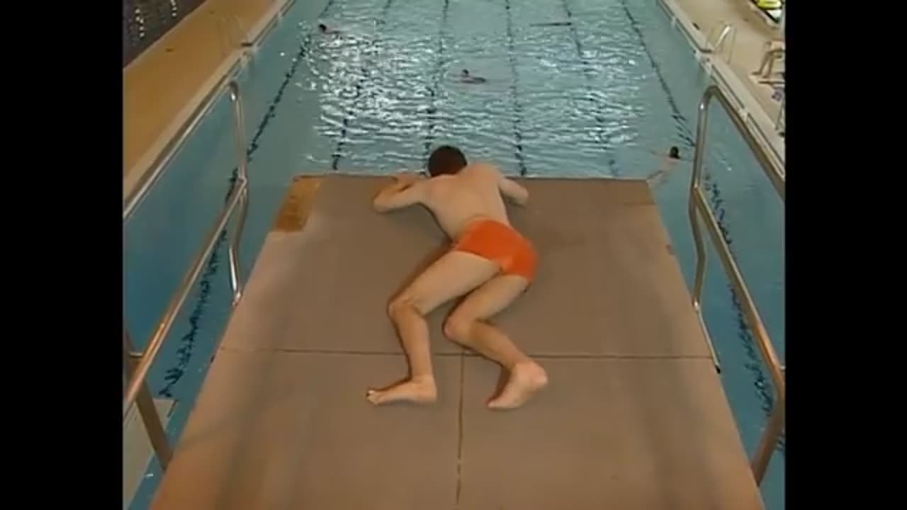 Scary_Movies_to_Swimming_in_a_Pool___Funny_Compilation___Classic_Mr._Bean