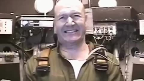 This fighter jet pilot had spent more than 30 seconds in 9G pressure 🤯